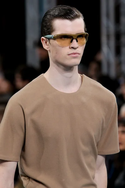 Look 64